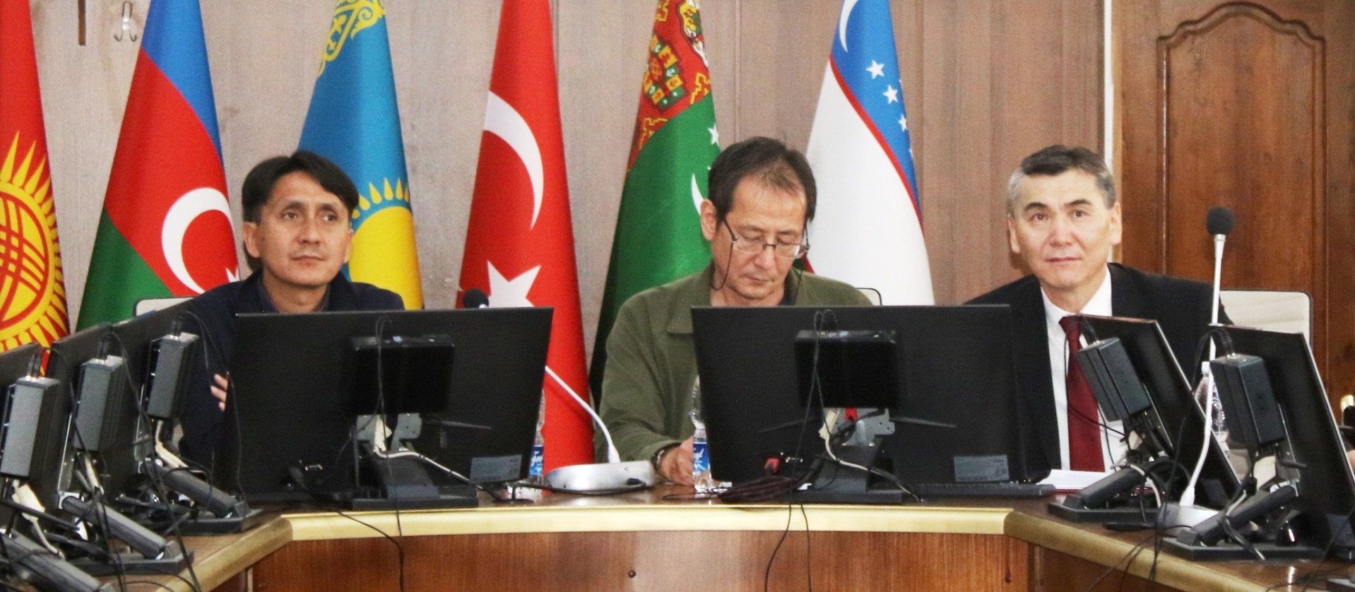 III Республикалык хакатондун катышуучулары өздөрүнүн долбоорлорун коргошту