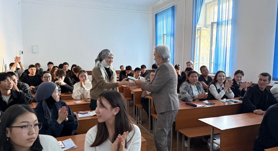 КТЖИИде «Жасалма интеллекттин мүмкүнчүлүктөрү жана кемчиликтери» темасында семинар өткөрүлдү