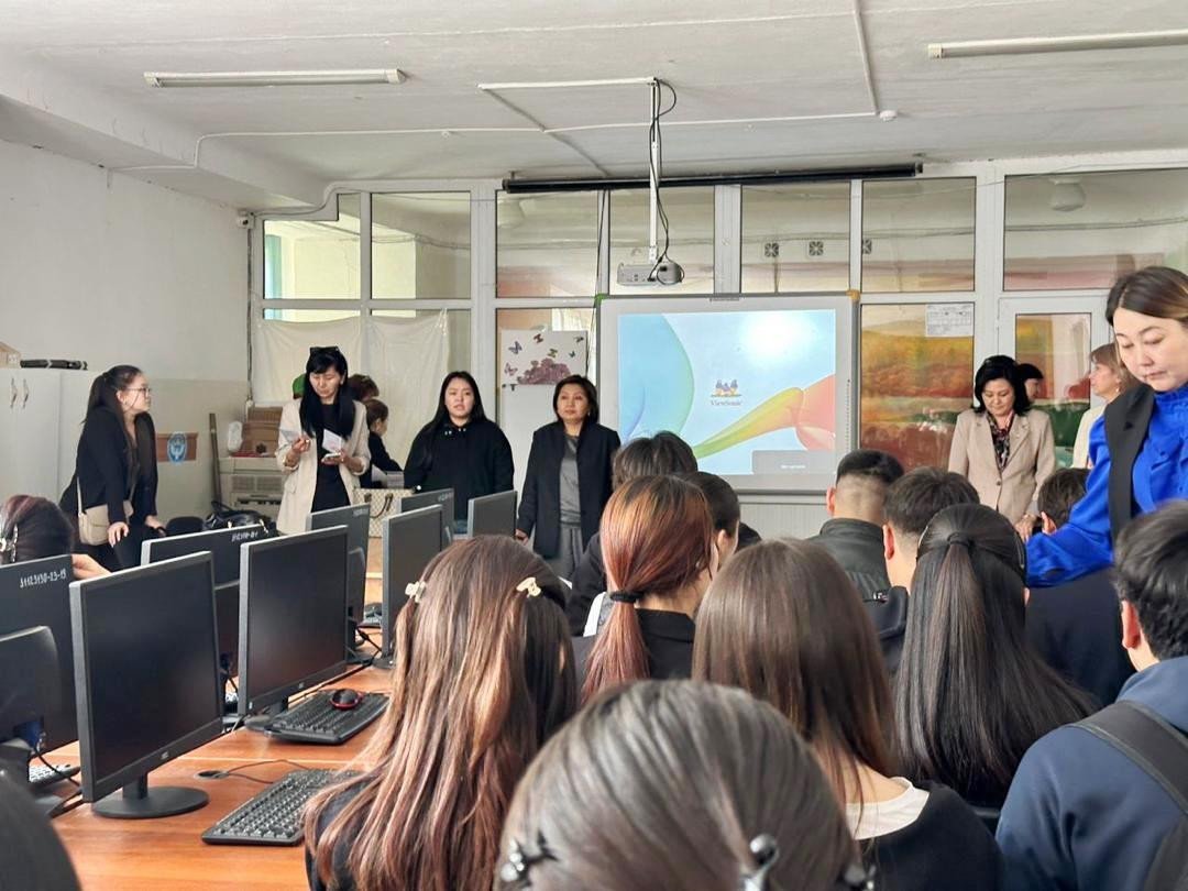 КТЖИИ өкүлдөрү Аламүдүн районунундагы Кара Жыгач орто мектебинде кесипке багыт берүү иш-чарасын өткөрүштү
